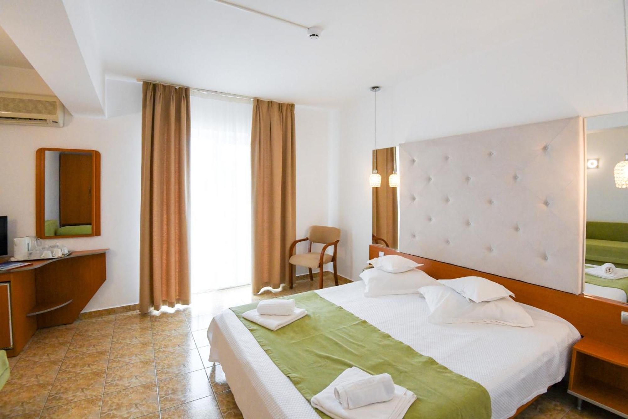 Complex Modern All Inclusive Mamaia Bagian luar foto